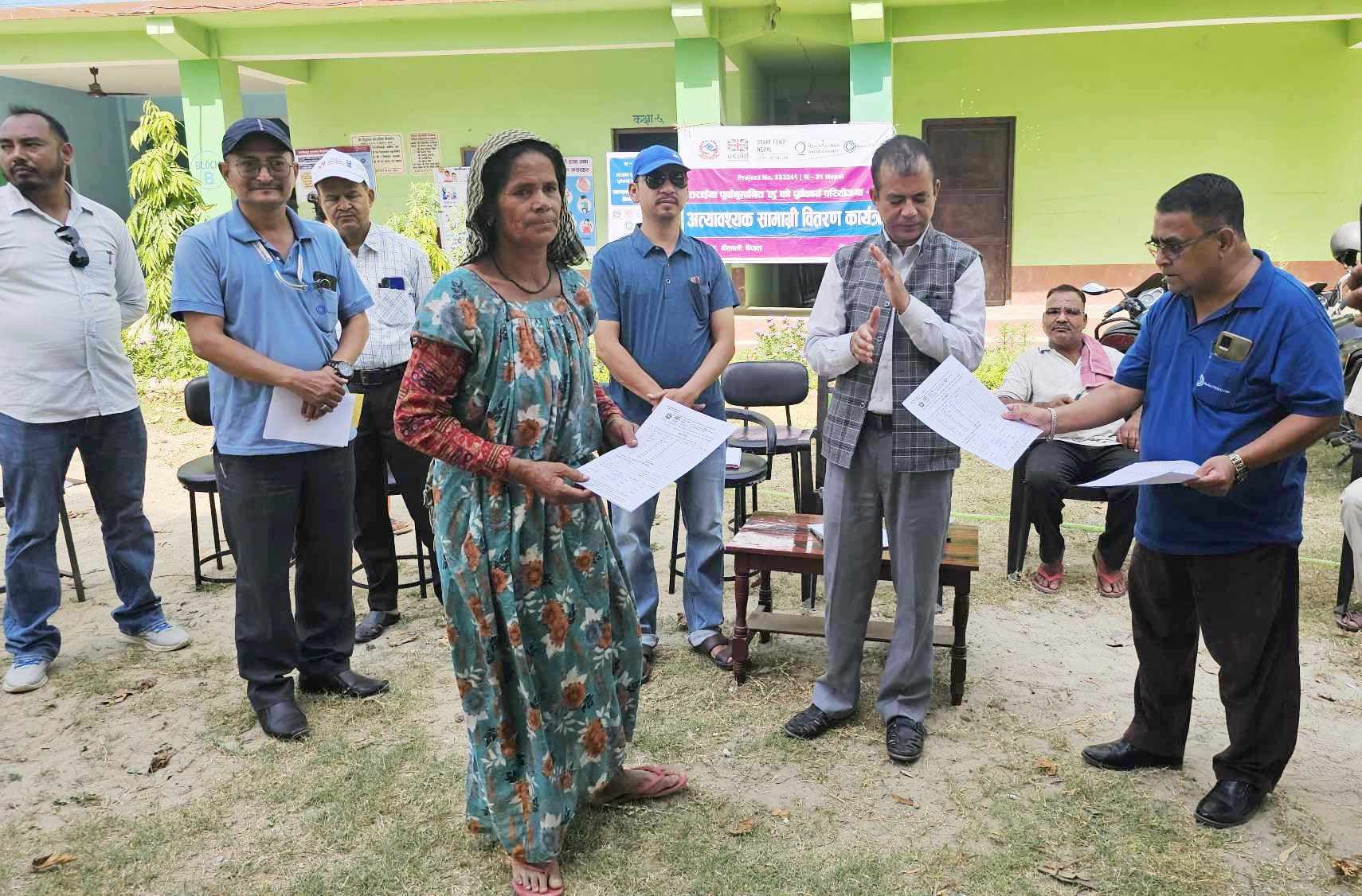 धनगढीका गर्मी प्रभावित अति विपन्नलाई खाद्यान्न बितरण