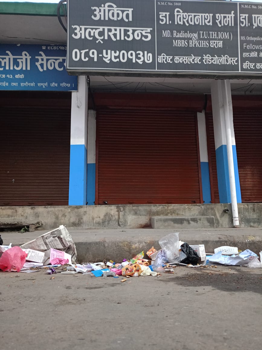 सडकमा फोहोर फालेपछि अंकित मेडिकललाई ५ हजार रुपैयाँ जरिवाना