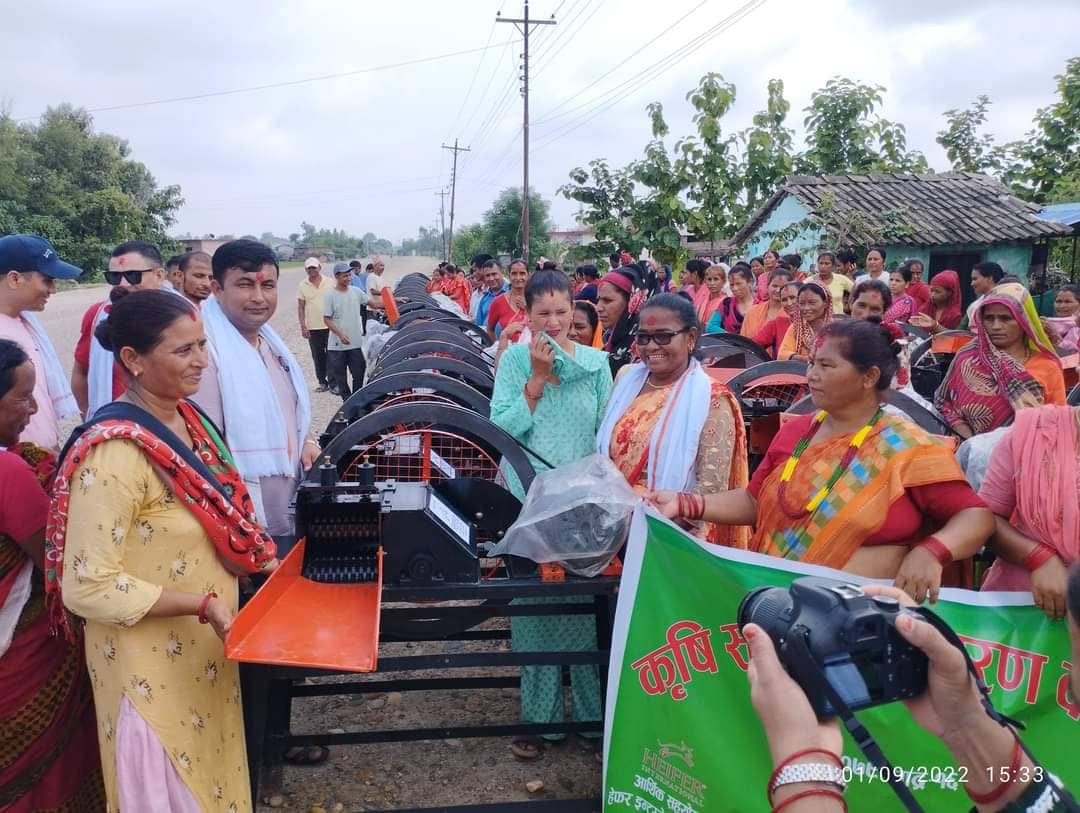 १ सय किसानलाई कृषि सामाग्री वितरण