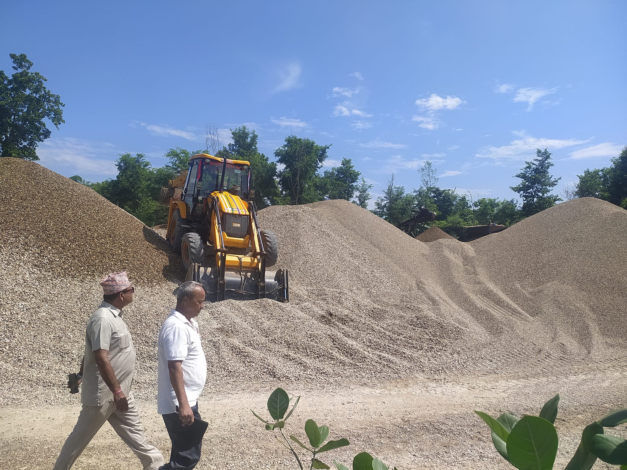 नदीजन्य क्षेत्रको अनुगमन, २ ट्याक्टर नियन्त्रणमा