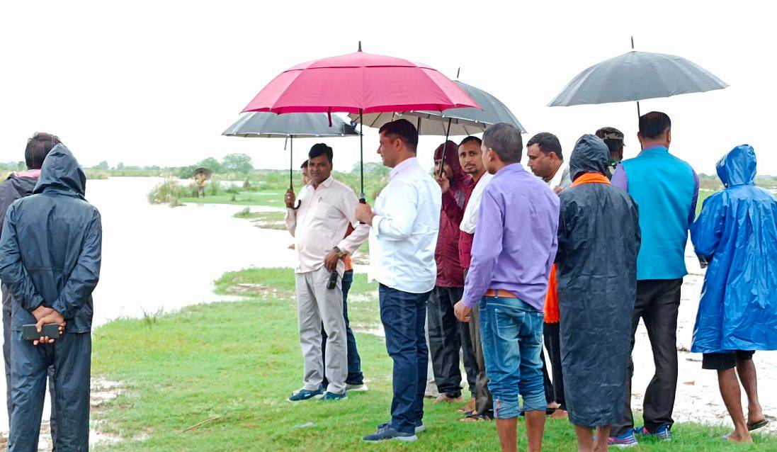 भौतिक पुर्वाधार मन्त्री राईद्धारा बाढीग्रस्त क्षेत्रको अवलोकन