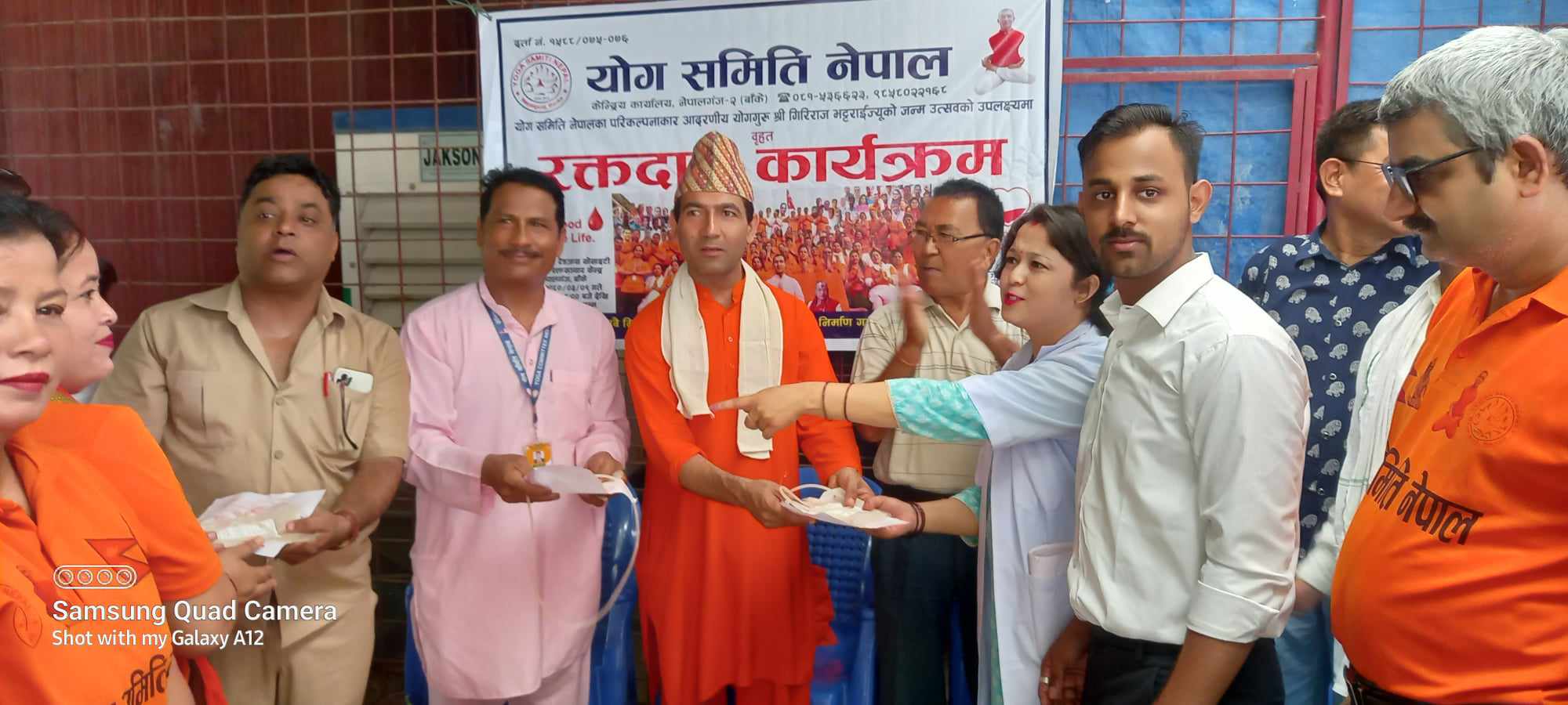 योग गुरुको जन्मोत्सवमा ७० ले गरे रक्तदान