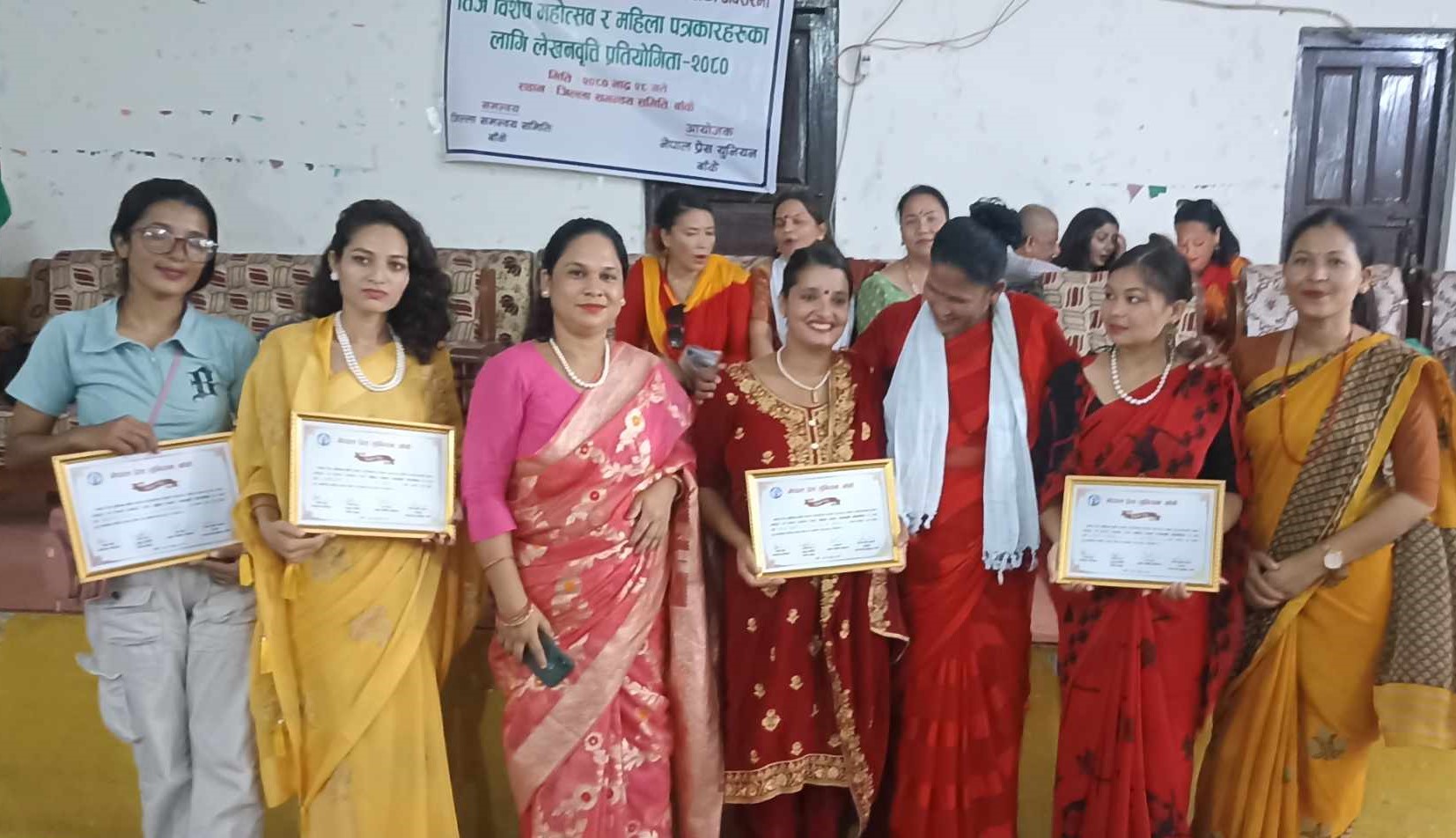 लेखनवृत्ति प्रतियोगिताका उत्कृष्ट महिला पत्रकार पुरस्कृत