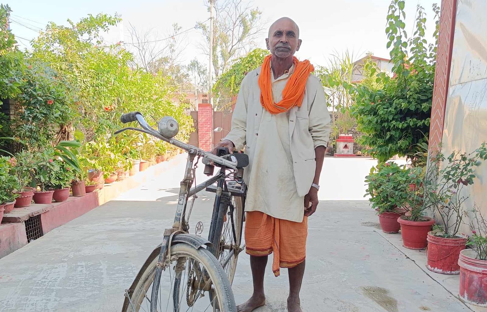 २६ दिनको साइकिल यात्रा गरि शालिकराम न्यायका लागि पुगे काठमाण्डौ