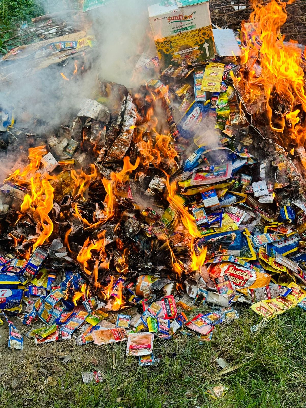 बजार अनुगमनमा अवैध सुर्तिजन्य पद्वार्थ नष्ट