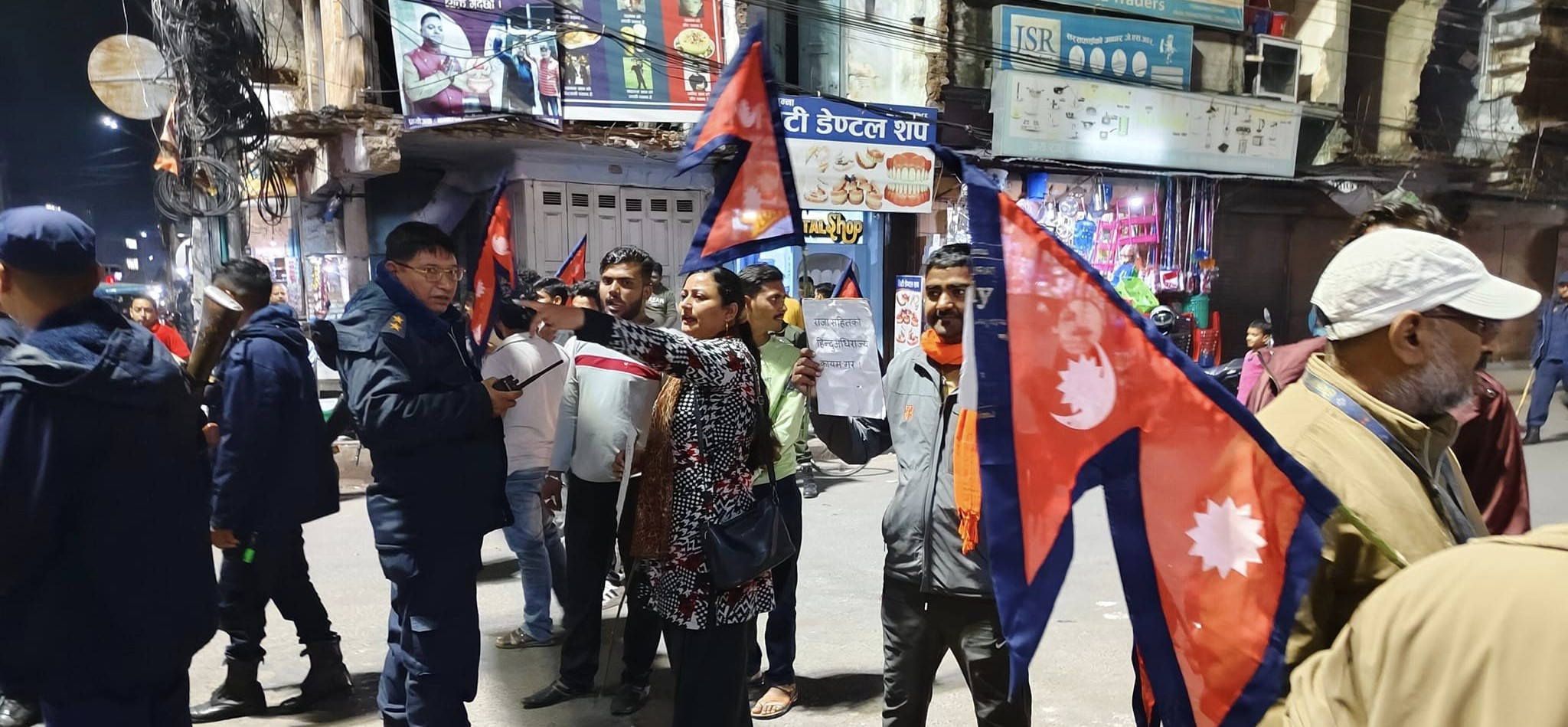 राज्यप्रति किन असुन्तष्ट नागरिक  ?