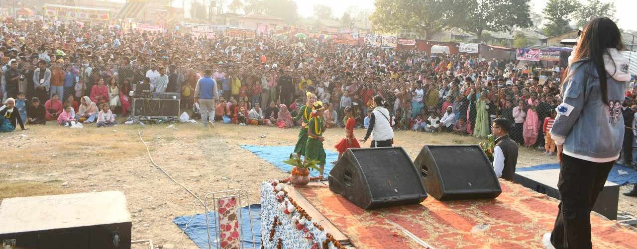 नेपालगन्ज महोत्सवमा गायिका समिक्षाको प्रस्तुतीमा दर्शक रमाए