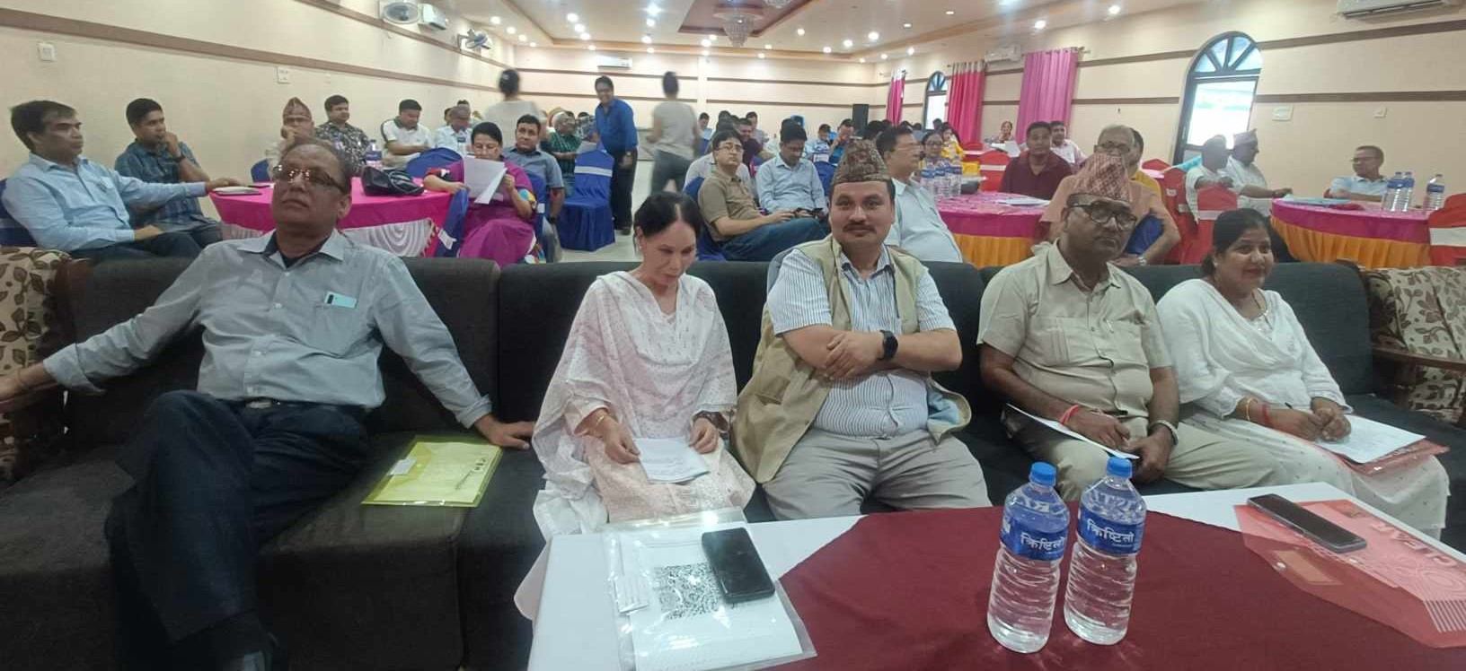 चिकित्सक संघले  स्वास्थ्य सुरक्षासम्बन्धी ऐनबारे जानकारी गराउँदै