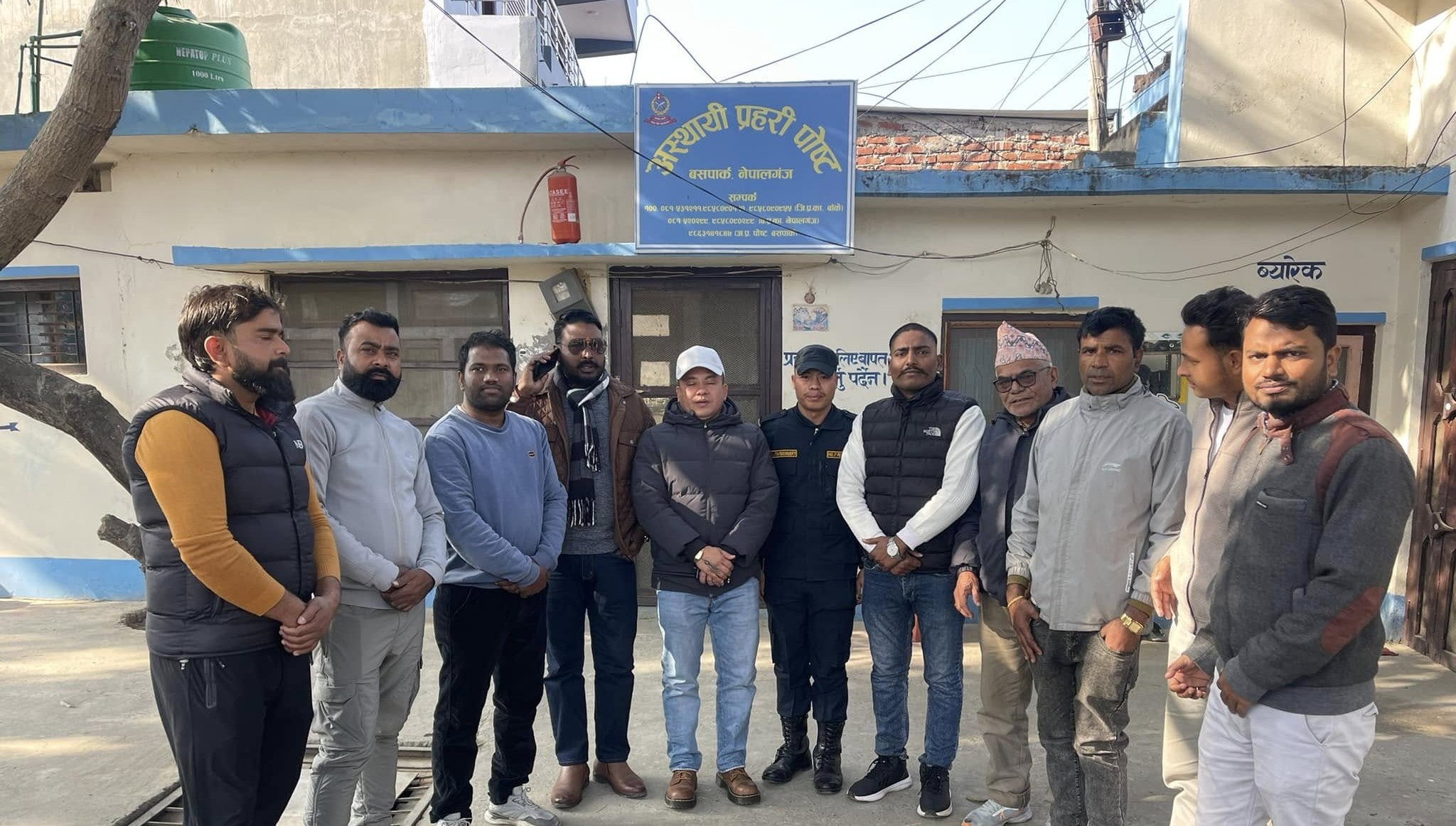 भारतीय श्रद्धालुलाई बीच बाटोमै छाड्ने बस मालिकले माफी मागे