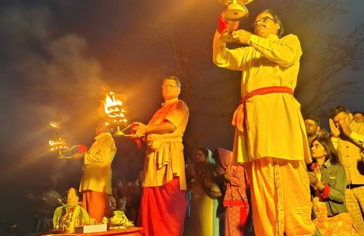 राप्ती नदीमा सोमबार २३औँ संस्करण महाआरती हुदै