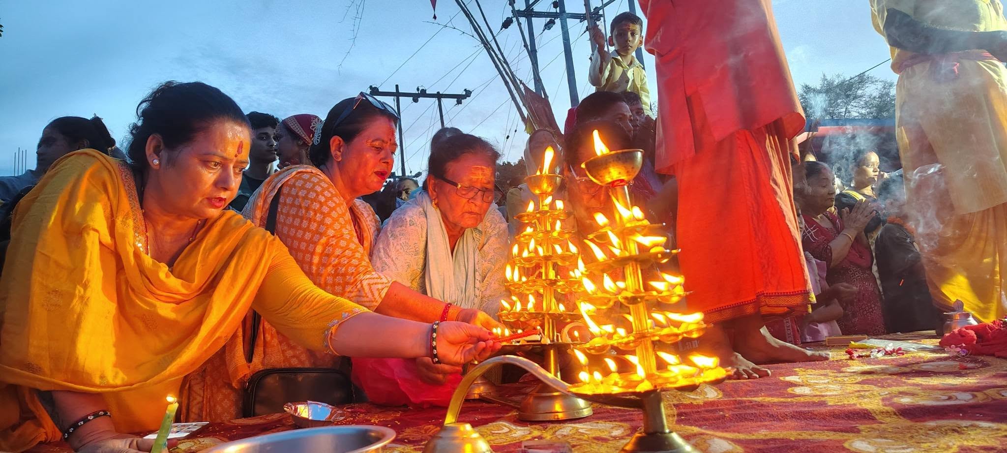 राप्ती नदी सिधनियाघाटमा २४औँ संस्करण गंगा महाआरतीको तयारी