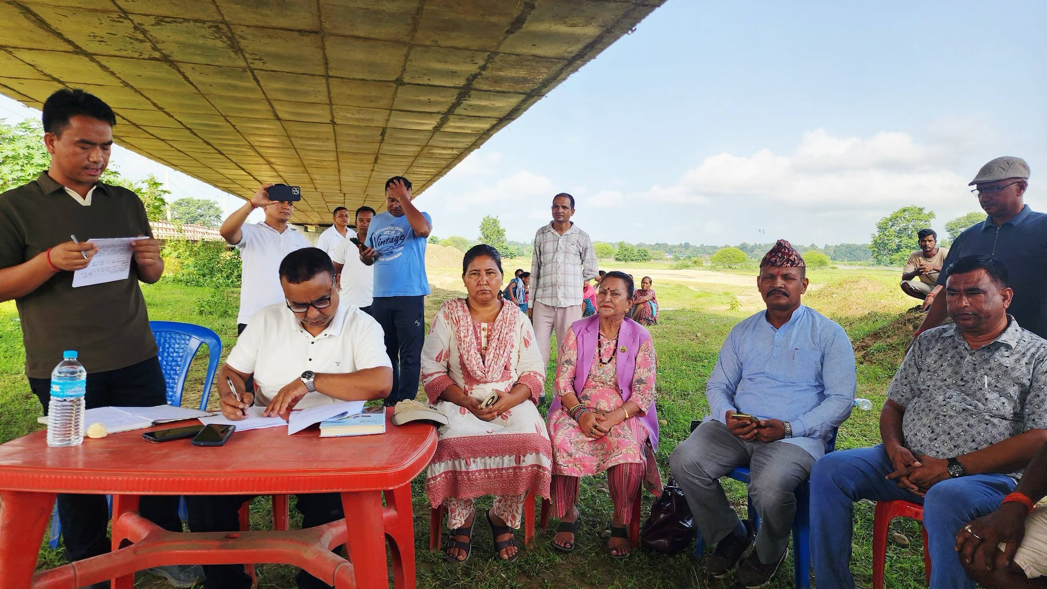 राप्ती नदीमा निर्माणाधीन पुल विस्तार गर्न स्थानीयको माग