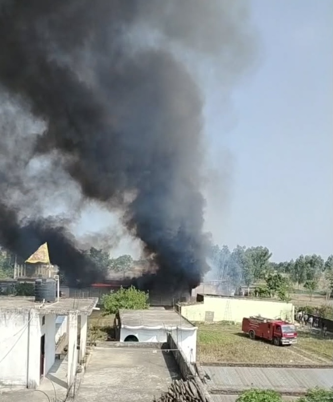 एभरेष्ठ ढोका उद्योगमा भिषण आगलागी