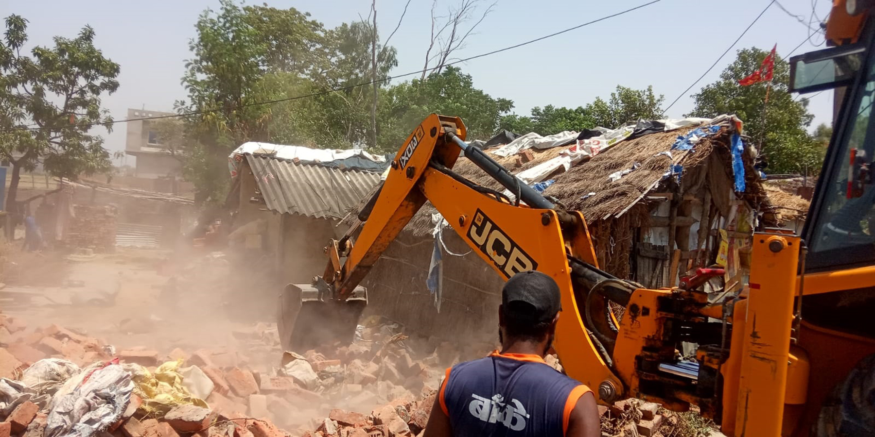 अतिक्रमित संरचना भत्काइदै