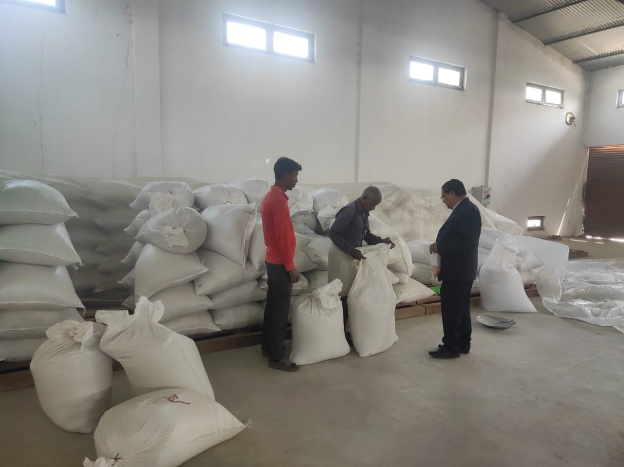 डुडुवाद्वारा बीउ उत्पादन सुरु, १४२ क्विन्टल उन्नत जातको बीउ भण्डारण