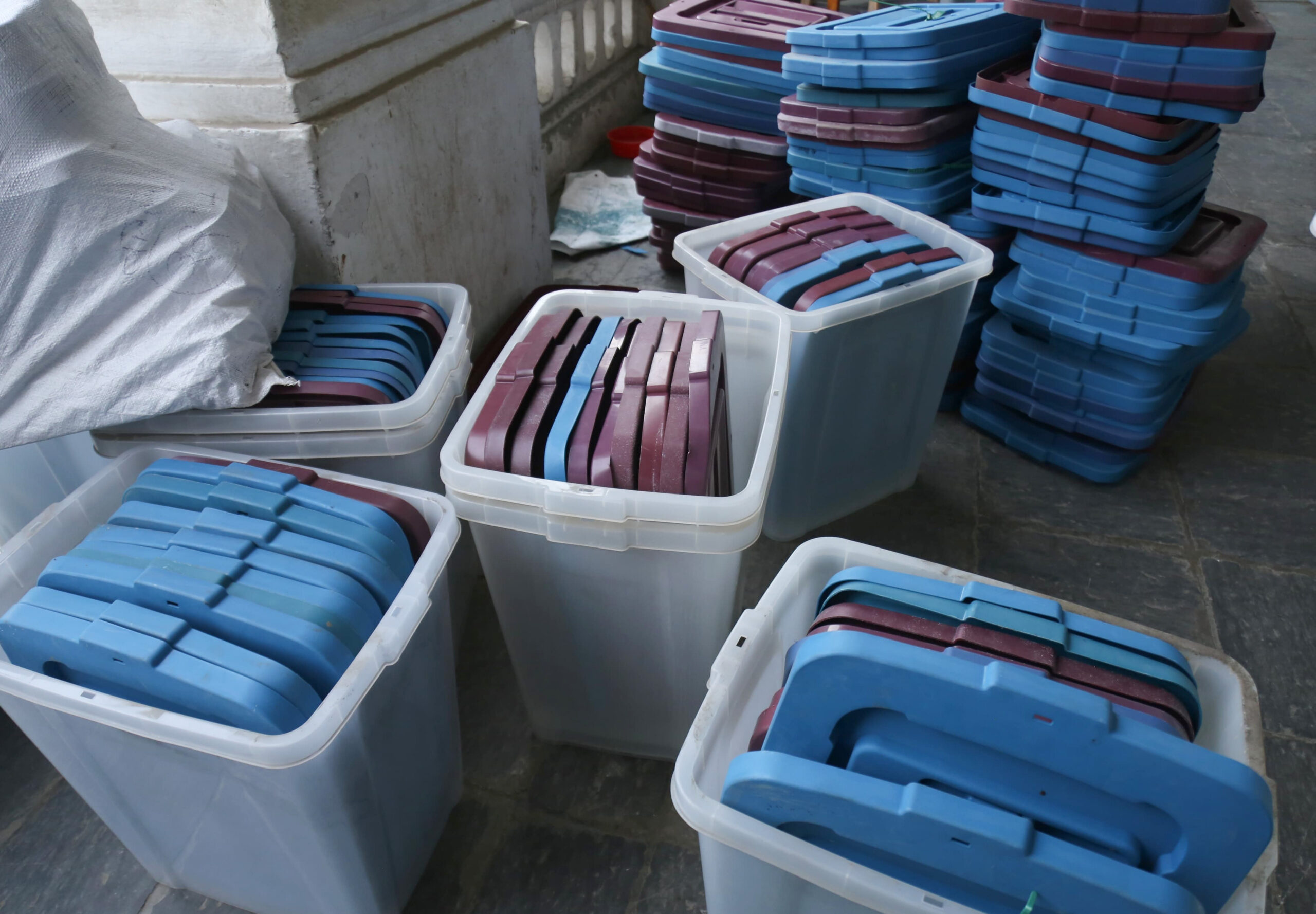 सामग्री निर्वाचन अधिकृतको कार्यालयमा पठाइयो