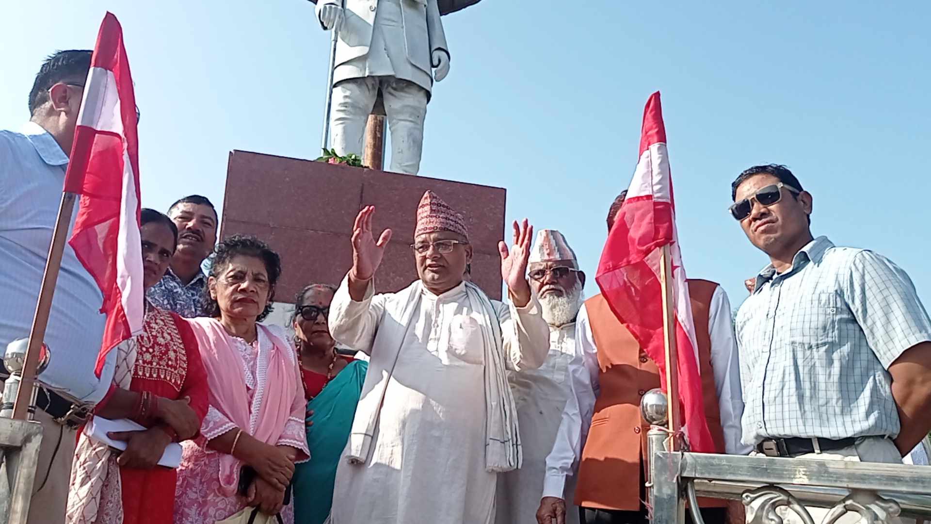 कांग्रेस बाँकेद्धारा गणेशमानको शालिकमा माल्यार्पण