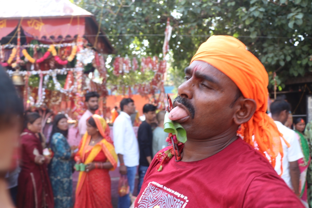 बागेश्वरी मन्दिरमा भक्तजनले जिब्रो छेडे