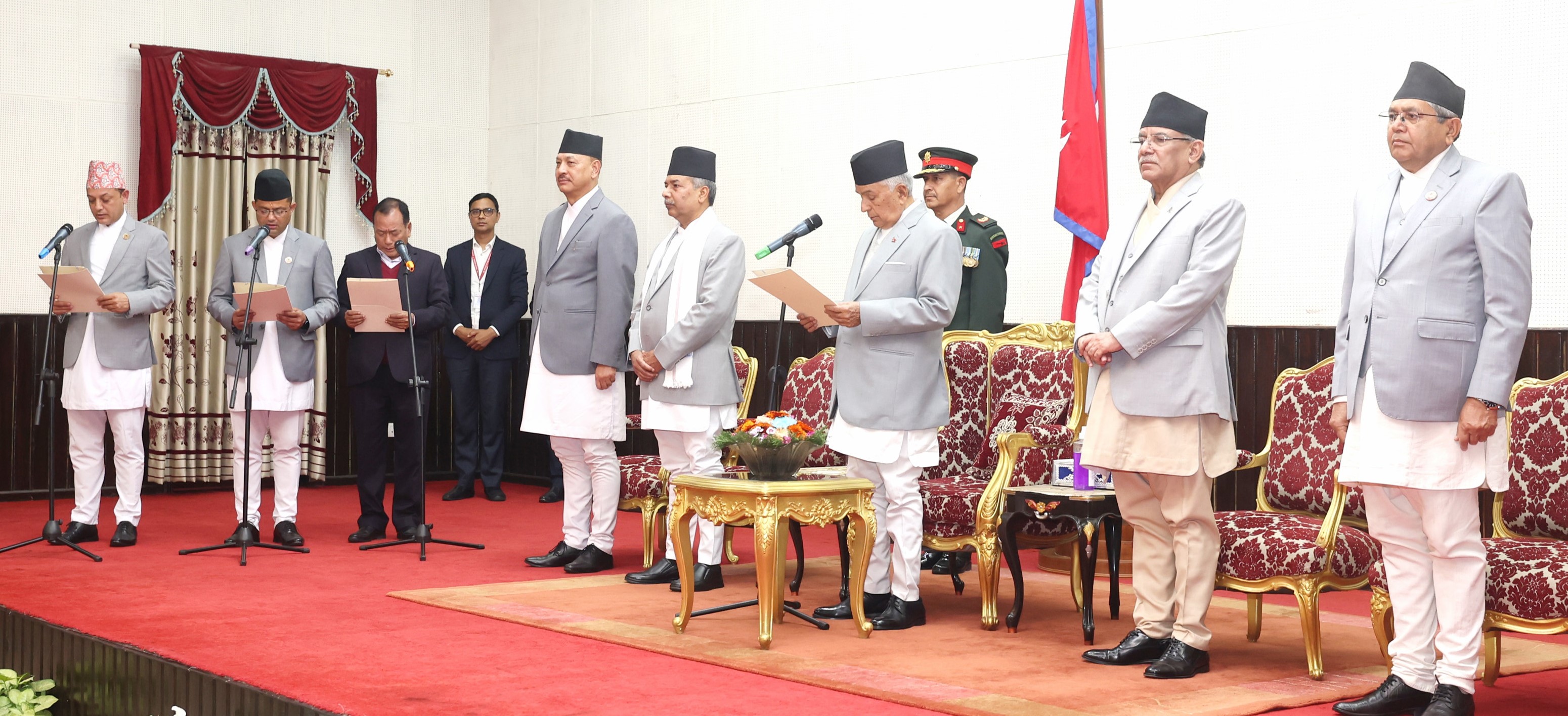 राष्ट्रपतिसमक्ष नवनियुक्त मन्त्रीहरुको शपथ