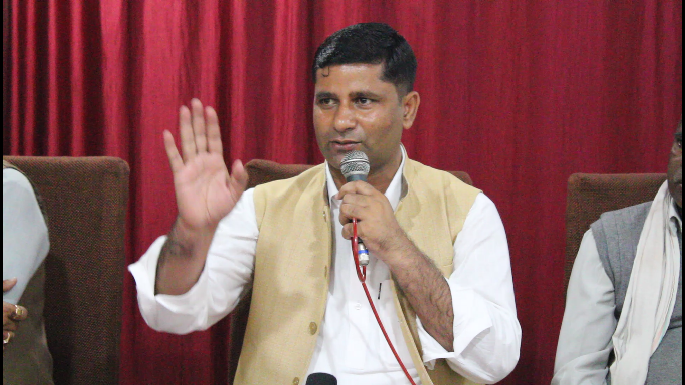 इश्तियाक राईका ‘दश दृष्टि’ सार्वजनिक