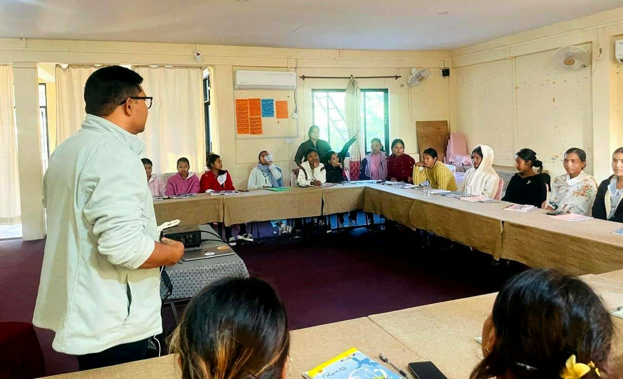 युवा महिलालाई फोटो तथा भिडियोग्राफी तालिम