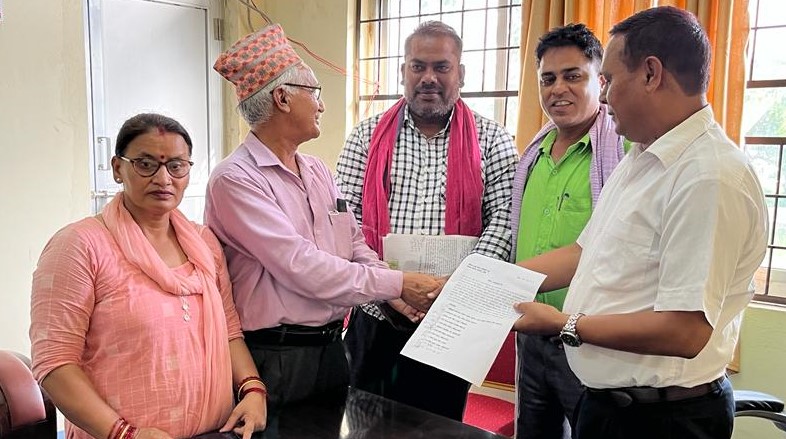 चर्को गर्मीमा सेवाग्राहीलाई खानेपानीको व्यवस्था गर्न माग