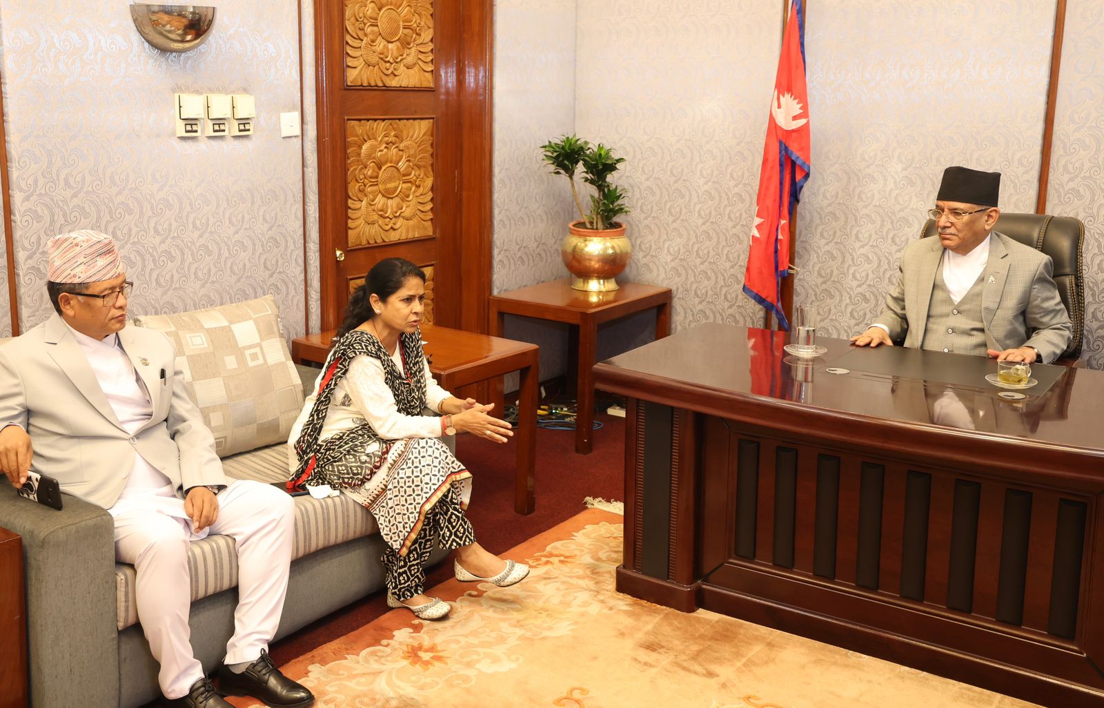 बाँकेका समस्याबारे प्रधानमन्त्री र सांसद तिवारीविच छलफल