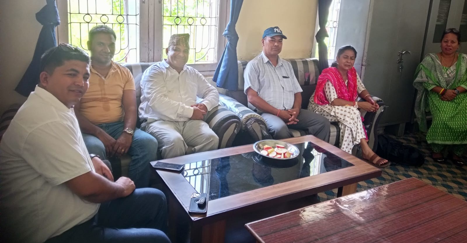 सांसद तिवारीसमक्ष प्रश्न : "राज्यले थुन्ने काम मात्र गरयो ?"