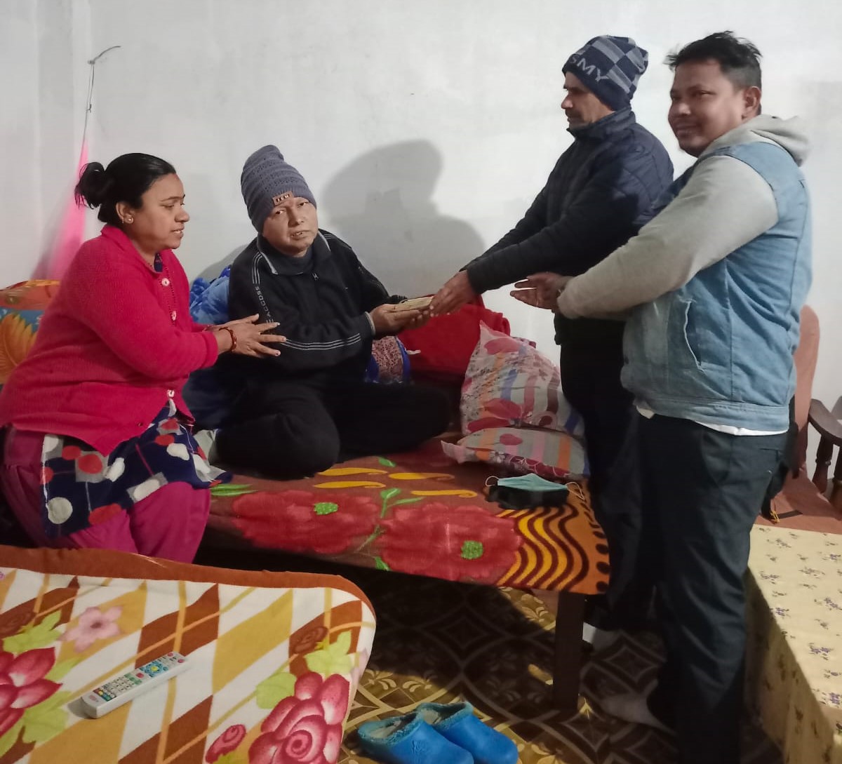 क्यान्सर पीडितलाई आर्थिक सहयोग