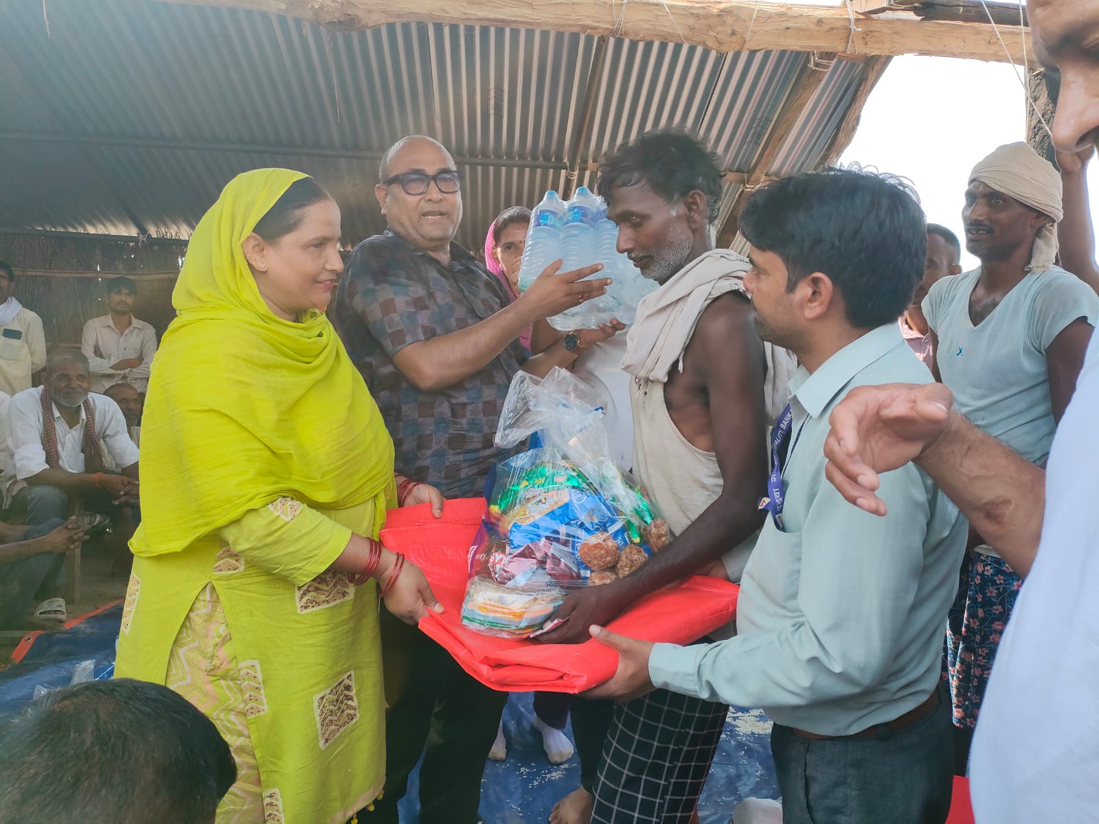 डुडुवाद्धारा अग्निपिडितलाई नगदसहित राहत वितरण