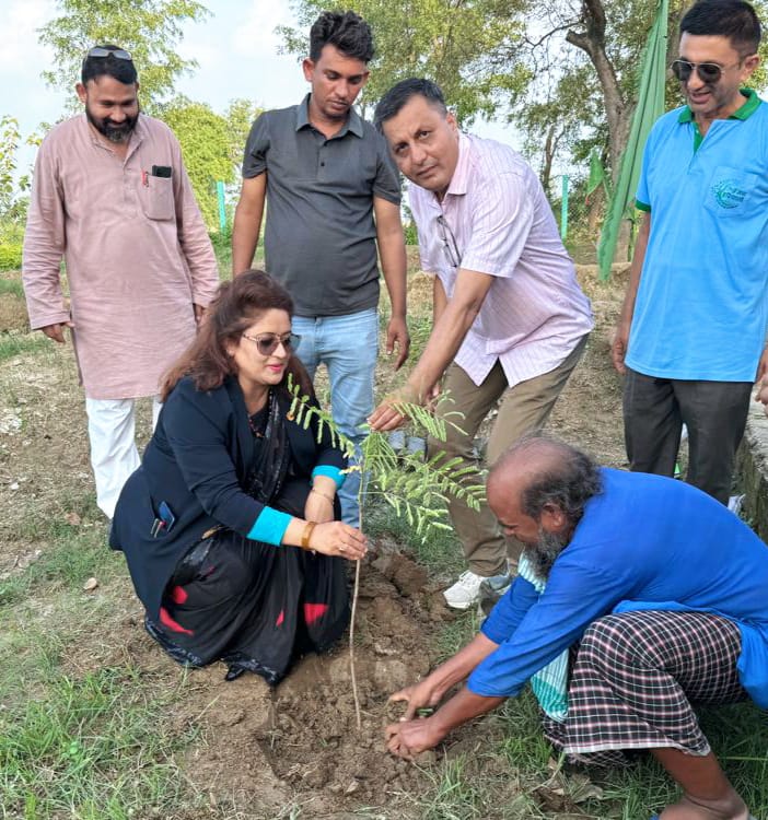 मुस्लिम समुदायको कब्रिस्थानमा बृक्षारोपण