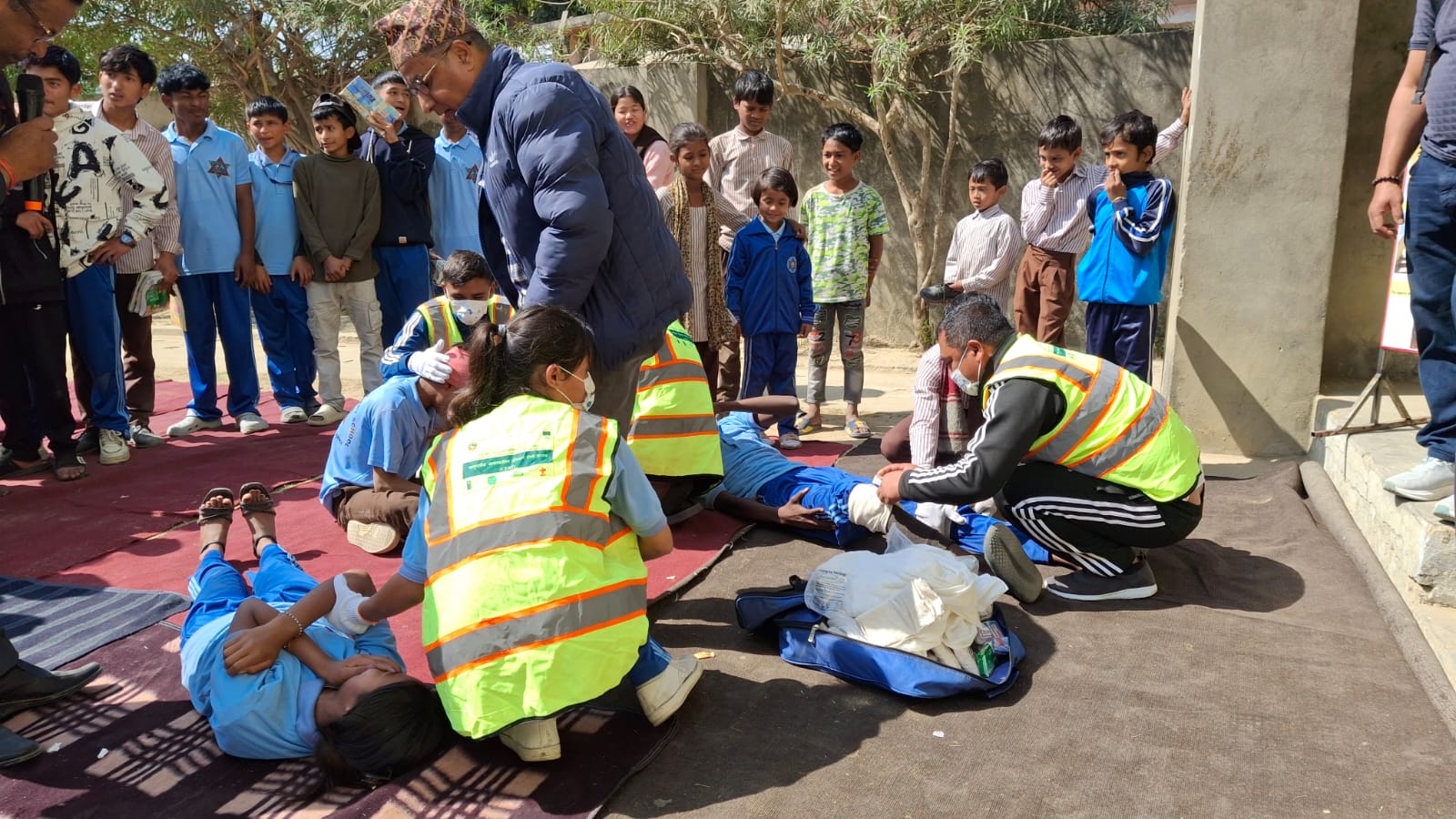 भुकम्प पुर्व तयारी बारे नेपालगन्जका विद्यालयमा कृतिम घटना अभ्यास