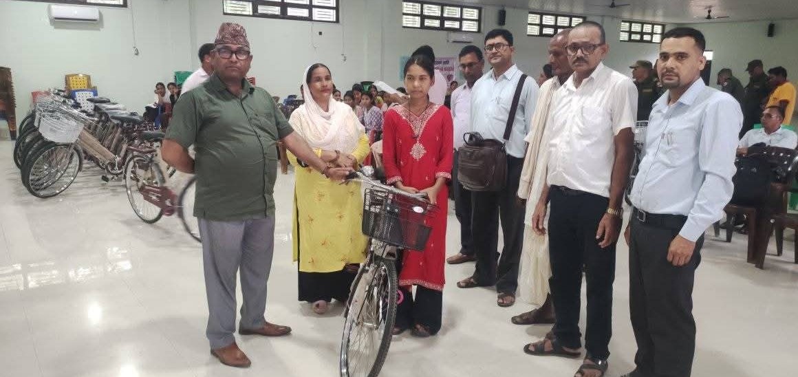 छात्रा प्रोत्साहन कार्यक्रम अन्र्तगत डुडुवाद्धारा साइकिल वितरण