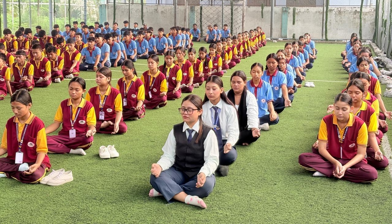 होप इन्टरनेशनल एकेडेमीमा ३ सय ५० बढी विद्यार्थीले गरे सामूहिक योग साधना