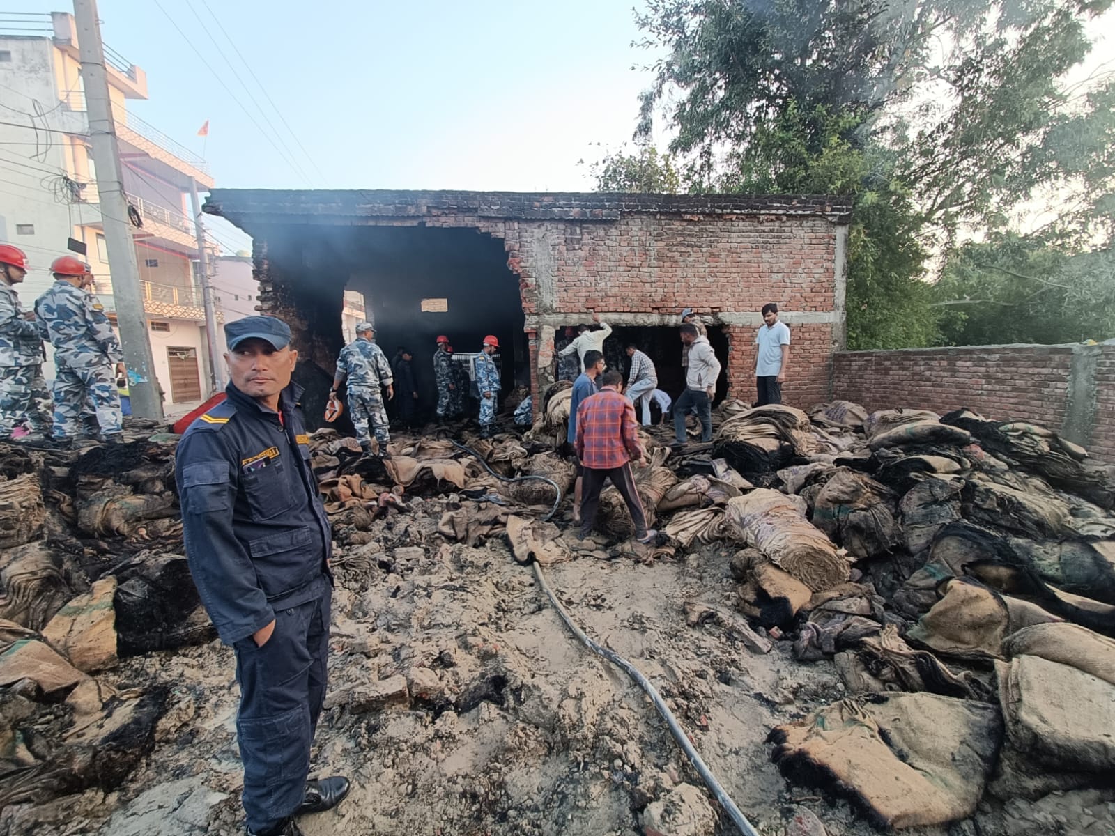 नेपालगन्जको एक बोरा गोदाममा भिषण आगलागी