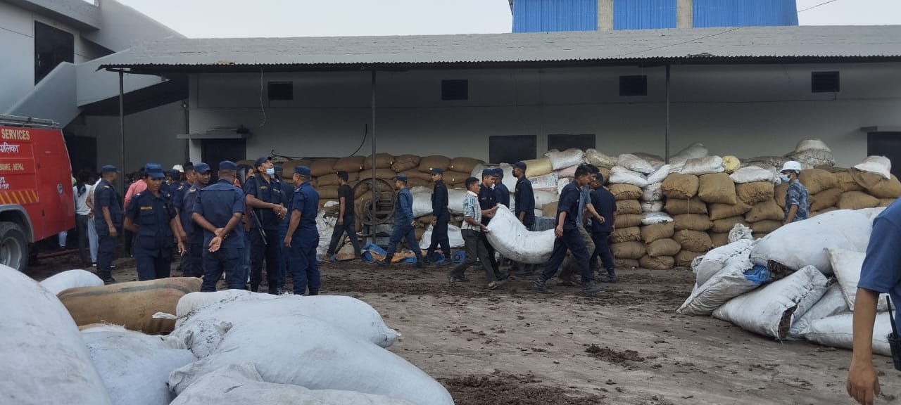 गनापुरस्थित जडिबुटी प्रशोधन उद्योगमा आगलागी