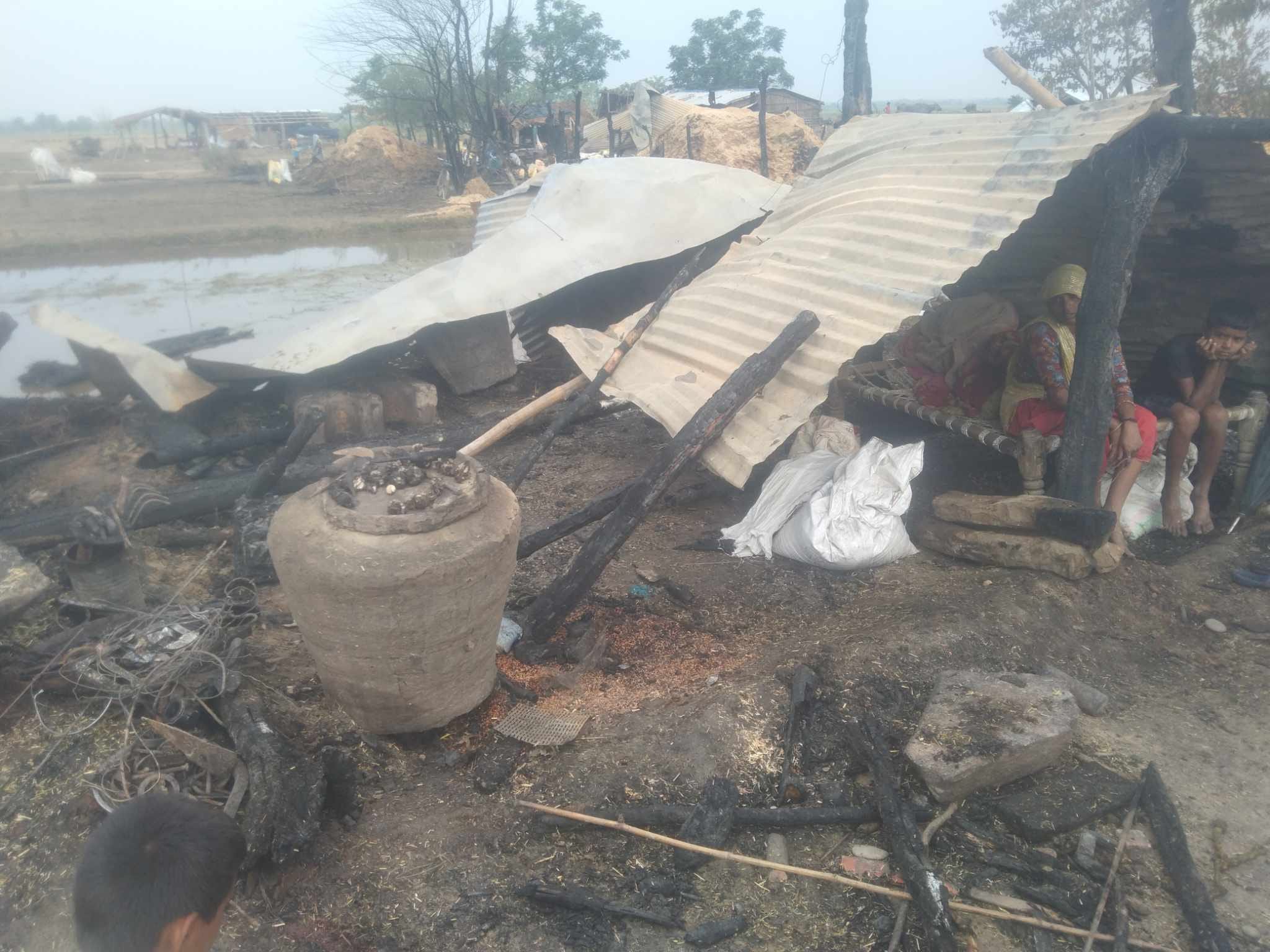 बाँके छिटईपुरवा पाझा गाउँमा आगलागी, ३२ घर जलेर नष्ट