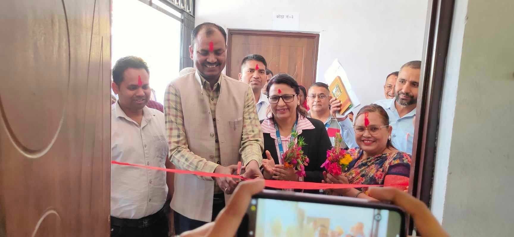 बर्दियाका तीन बिद्यालयलाई  बिज्ञान प्रयोगशाला सामाग्री सहयोग