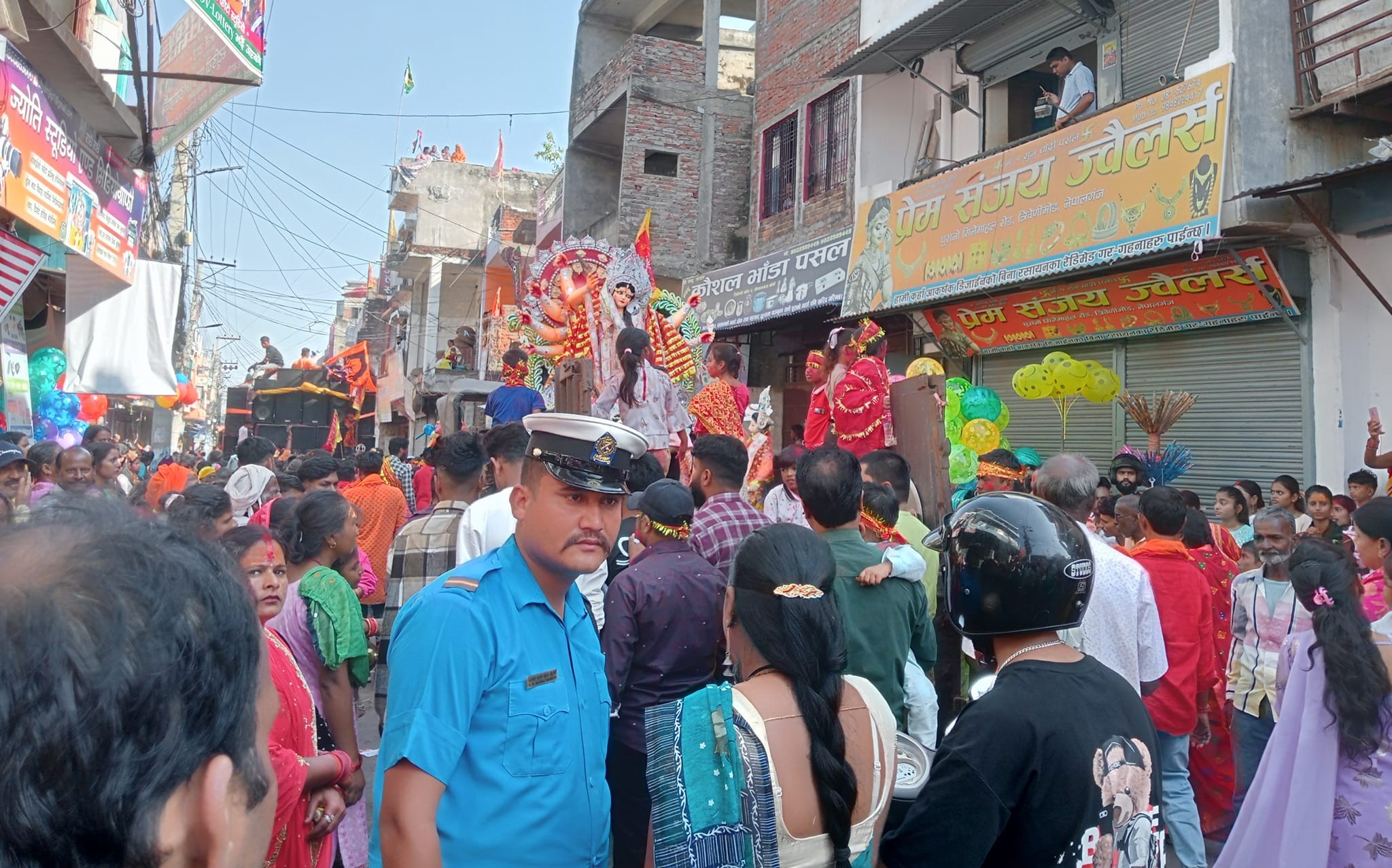 शान्तिपुर्ण रुपमा दुर्गा मुर्ति विसर्जन