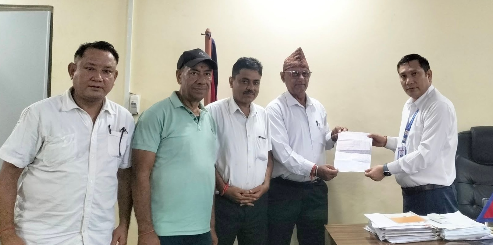बाढीपिडितका लागि हनुमानगढी मन्दिर व्यवस्थापन समितिद्धारा आर्थिक सहयोग