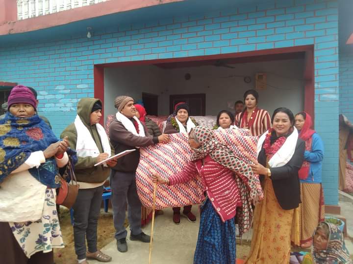 ज्येष्ठ नागरिक न्यानो सिरक वितरण