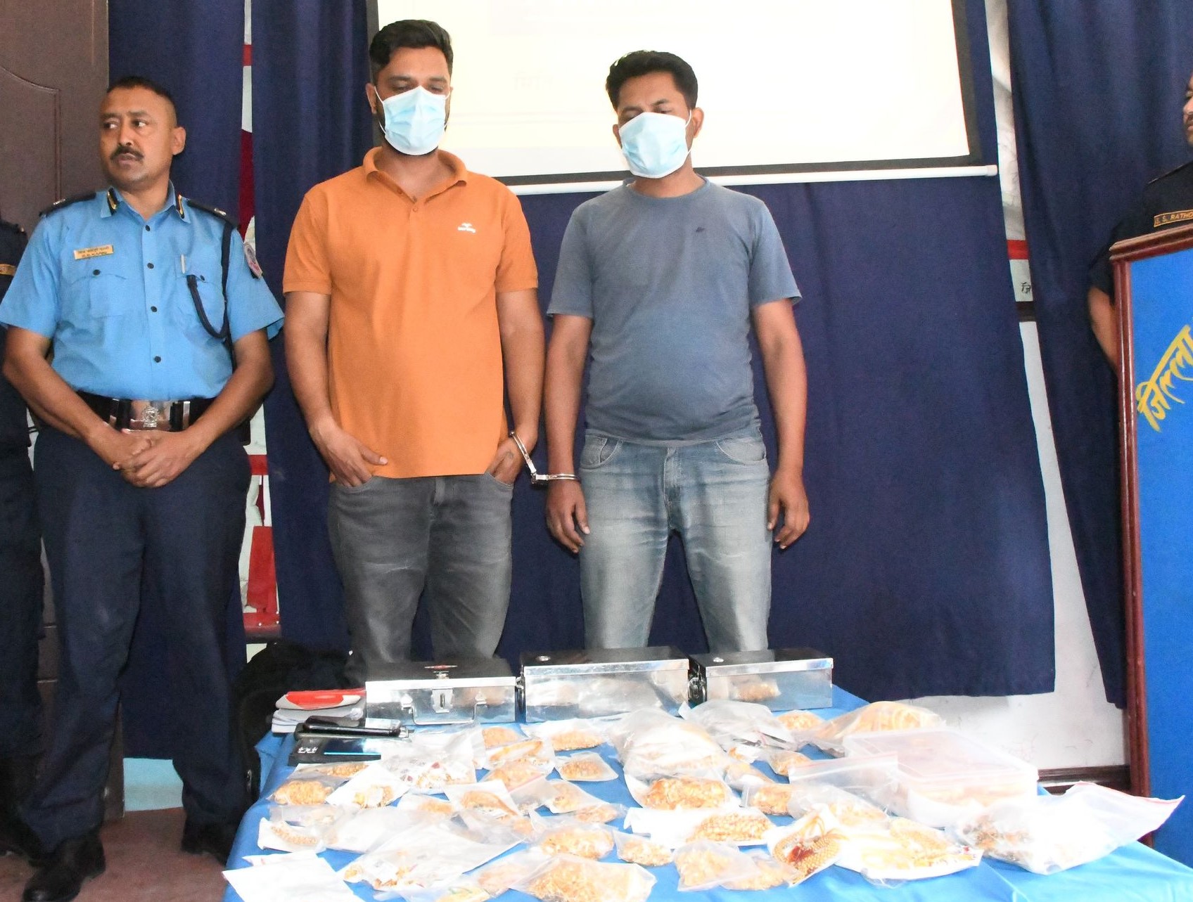 सुनका गहना सहित दुई पक्राउ