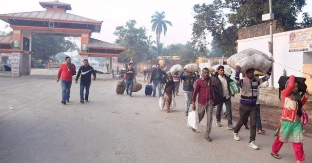 जमुनाहमा दशैँ मनाउन आउनेको लर्को