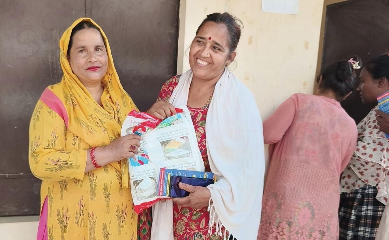 औलोको जोखिमबाट बच्न डुडुवा–४ मा किटनाशक झुल वितरण