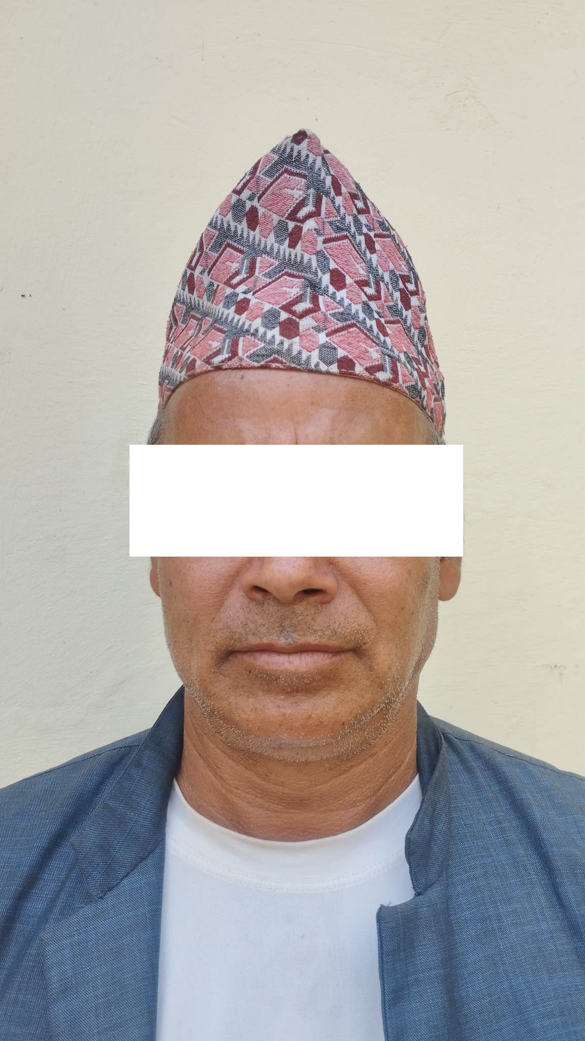 फरार प्रतिवादी पक्राउ