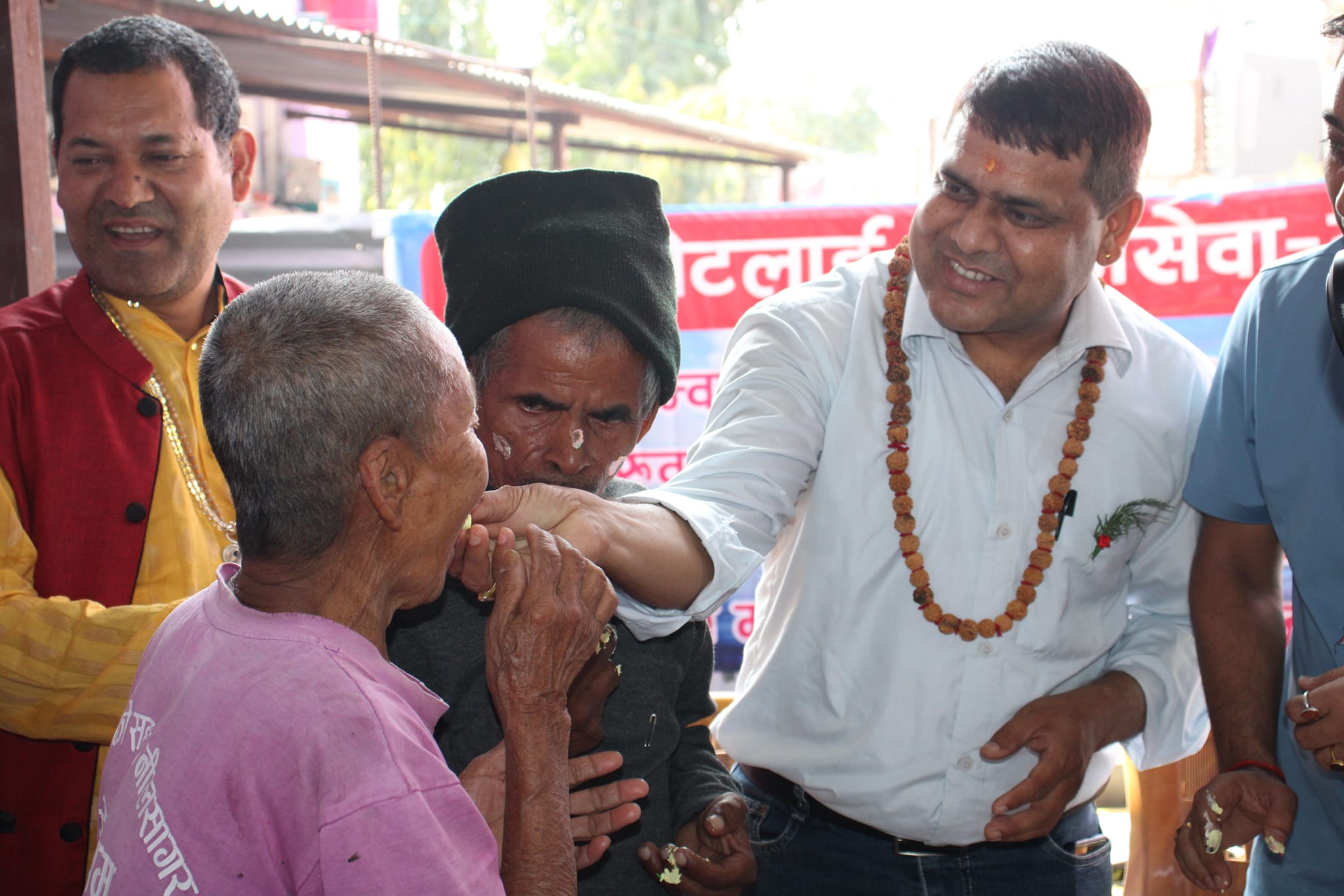 कृष्णसारद्धारा निलसागर आश्रममा केक उत्सव