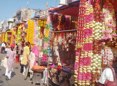 पुष्पखेती घट्दै गएपछि नेपालगञ्जमा फूलको अभाव