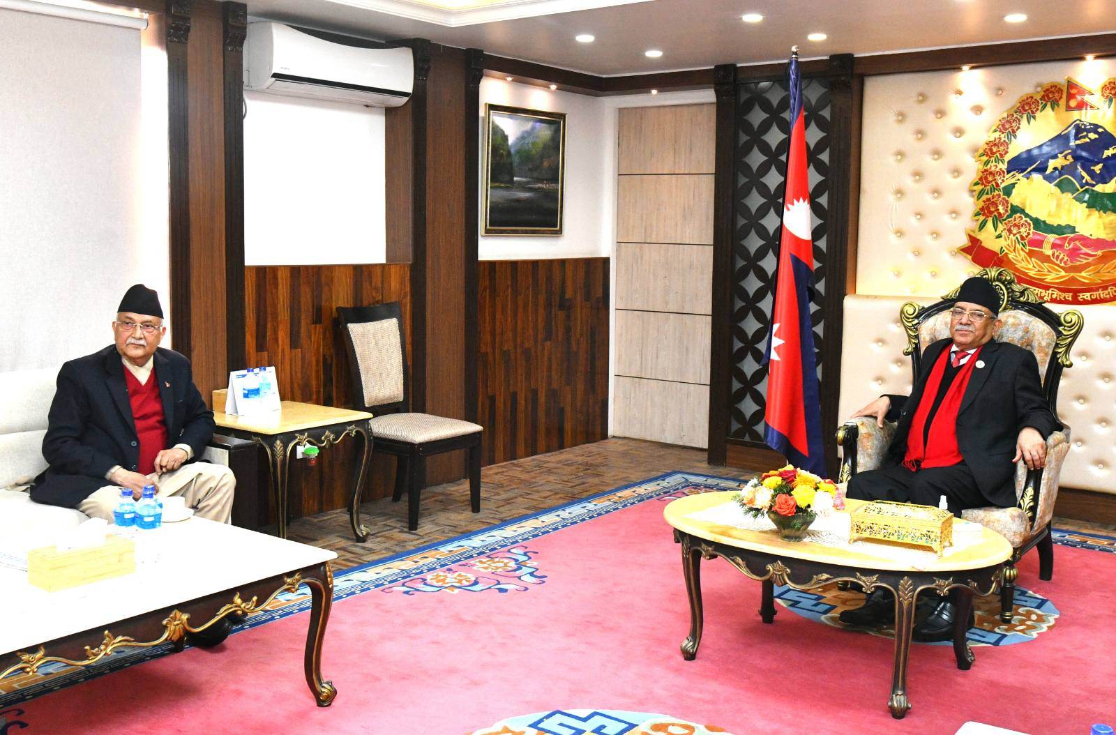 प्रधानमन्त्री दाहाल र ओलीबीच भेटवार्ता