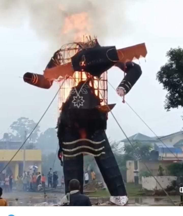 ४२ फिटको रावणको पुत्ला दहन