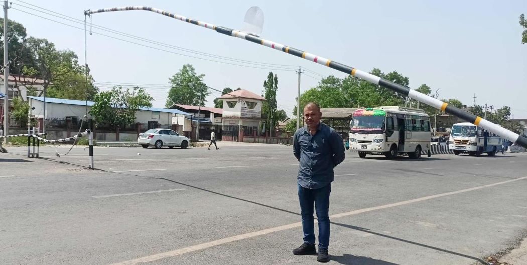 रातीको समयमा भन्सार कार्यालय अगाडिको ब्यारियल हटाउन माग